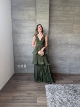 Cargar imagen en el visor de la galería, Juliette  - Vestido largo plisado olivo
