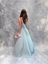 Cargar imagen en el visor de la galería, Keirah - Vestido largo strapless con corset en color menta
