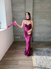Cargar imagen en el visor de la galería, Génova - Vestido largo strapless color ciruela
