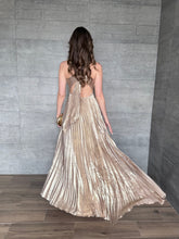 Cargar imagen en el visor de la galería, Ares - Vestido largo halter champagne
