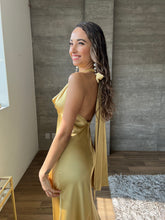 Cargar imagen en el visor de la galería, Sasha - Vestido satinado dorado
