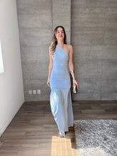 Cargar imagen en el visor de la galería, Salissa - Vestido midi asimétrico color celeste

