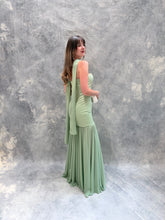 Cargar imagen en el visor de la galería, Sago - Vestido largo strapless verde sage
