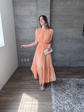 Cargar imagen en el visor de la galería, Milos - Vestido midi naranja
