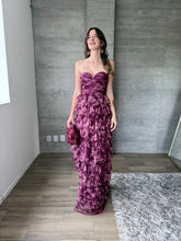 Cargar imagen en el visor de la galería, Coraline - Vestido largo de tul color vino floral
