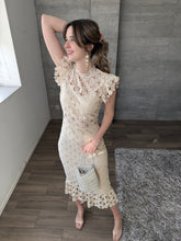 Cargar imagen en el visor de la galería, Cerise - Vestido midi crochet nude
