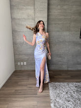 Cargar imagen en el visor de la galería, Allure - Vestido largo satinado lavanda
