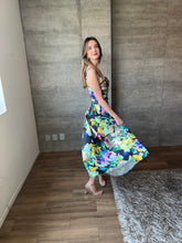 Cargar imagen en el visor de la galería, Martina - Vestido midi floral de tirantes
