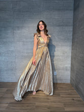 Cargar imagen en el visor de la galería, Celestine - Vestido largo plisado champagne
