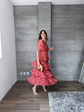 Cargar imagen en el visor de la galería, Amalia - Vestido midi crochet rosa coral
