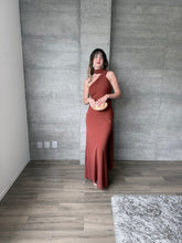 Cargar imagen en el visor de la galería, Solea - Vestido largo con cinta larga terracota
