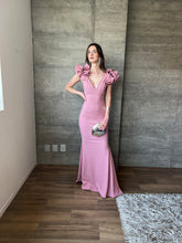 Cargar imagen en el visor de la galería, Marissa - Vestido rosa con olanes
