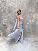 Cargar imagen en el visor de la galería, Sago - Vestido largo strapless azul cielo
