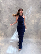 Cargar imagen en el visor de la galería, Eleonora - Vestido largo halter azul marino
