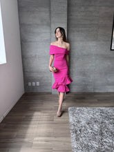 Cargar imagen en el visor de la galería, Megan - Vestido midi rosa
