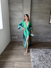 Cargar imagen en el visor de la galería, Jericó - Kaftan satinado verde
