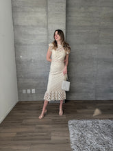 Cargar imagen en el visor de la galería, Cerise - Vestido midi crochet nude
