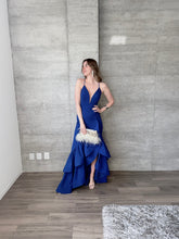 Cargar imagen en el visor de la galería, Manuela - Vestido largo con olanes azul rey
