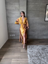 Cargar imagen en el visor de la galería, Jericó - Kaftan satinado dorado
