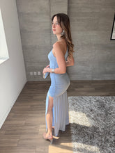 Cargar imagen en el visor de la galería, Salissa - Vestido midi asimétrico color celeste

