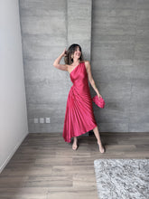 Cargar imagen en el visor de la galería, Nicola - Vestido midi plisado fucsia
