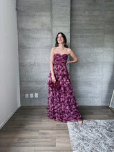 Cargar imagen en el visor de la galería, Coraline - Vestido largo de tul color vino floral
