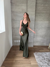 Cargar imagen en el visor de la galería, Velaria - Vestido largo verde olivo
