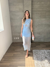 Cargar imagen en el visor de la galería, Larissa - Vestido midi de mesh azul cielo
