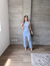 Cargar imagen en el visor de la galería, Coralia - Set de vestido y pantalón color azul cielo
