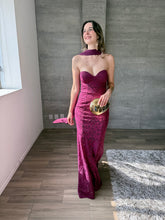 Cargar imagen en el visor de la galería, Génova - Vestido largo strapless color ciruela
