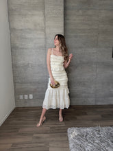 Cargar imagen en el visor de la galería, Solange - Vestido midi beige
