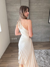 Cargar imagen en el visor de la galería, Nicola - Vestido midi plisado aperlado
