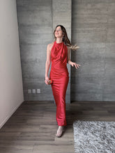 Cargar imagen en el visor de la galería, Vittoria -  Vestido largo satin rojo
