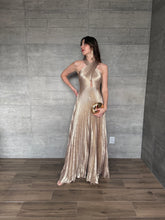 Cargar imagen en el visor de la galería, Ares - Vestido largo halter champagne
