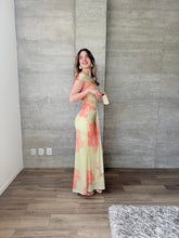 Cargar imagen en el visor de la galería, Yuzu - Vestido largo de mesh amarillo floral
