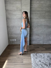 Cargar imagen en el visor de la galería, Coralia - Set de vestido y pantalón color azul cielo
