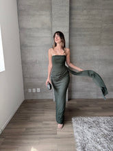 Cargar imagen en el visor de la galería, Azhares - Vestido largo olivo
