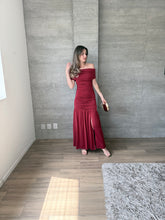 Cargar imagen en el visor de la galería, Theia - Vestido largo strapless vino
