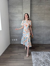 Cargar imagen en el visor de la galería, Sezanne - Vestido midi crochet multicolor
