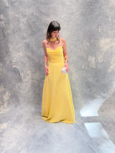 Cargar imagen en el visor de la galería, Ella - Vestido largo strapless amarillo
