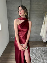 Cargar imagen en el visor de la galería, Perlaire - Vestido largo color vino

