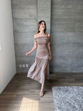 Cargar imagen en el visor de la galería, Kaela - Vestido midi color mocha
