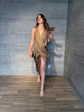 Cargar imagen en el visor de la galería, Mirage - Vestido midi mocha
