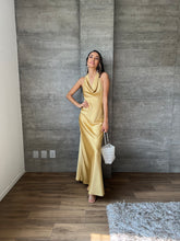 Cargar imagen en el visor de la galería, Sasha - Vestido satinado dorado
