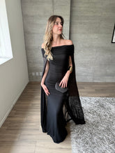 Cargar imagen en el visor de la galería, Venus - Vestido largo strapless con capa negro

