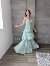 Cargar imagen en el visor de la galería, Juliette - Vestido largo plisado verde menta
