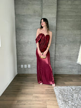 Cargar imagen en el visor de la galería, Galilea - Vestido largo strapless vino
