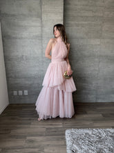 Cargar imagen en el visor de la galería, Barroca - Vestido largo de tul rosa claro
