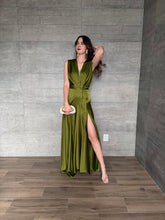 Cargar imagen en el visor de la galería, Nebula - Vestido largo satinado olivo
