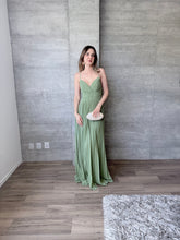 Cargar imagen en el visor de la galería, Alboran - Vestido largo plisado olivo
